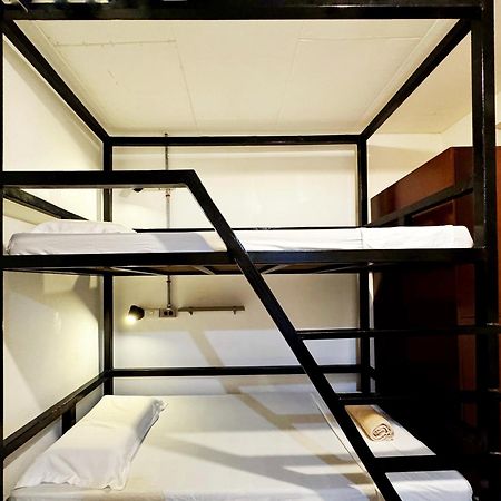 Ocean Breeze Hostel By Daily Sweet Moalboal Exteriör bild
