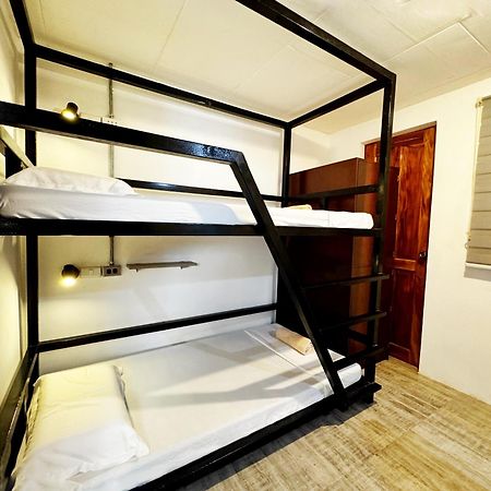 Ocean Breeze Hostel By Daily Sweet Moalboal Exteriör bild