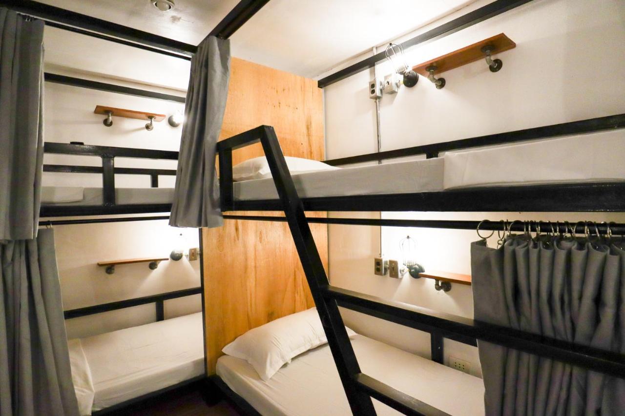Ocean Breeze Hostel By Daily Sweet Moalboal Exteriör bild