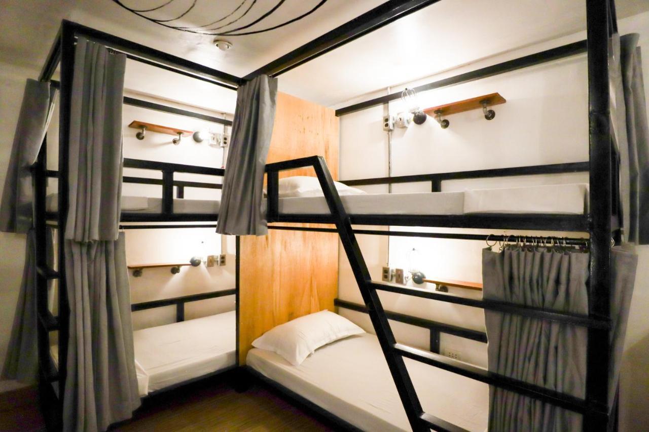 Ocean Breeze Hostel By Daily Sweet Moalboal Exteriör bild
