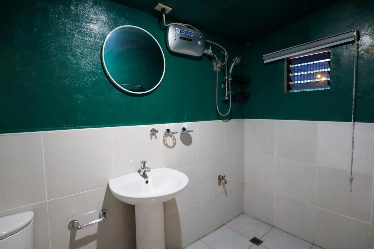 Ocean Breeze Hostel By Daily Sweet Moalboal Exteriör bild