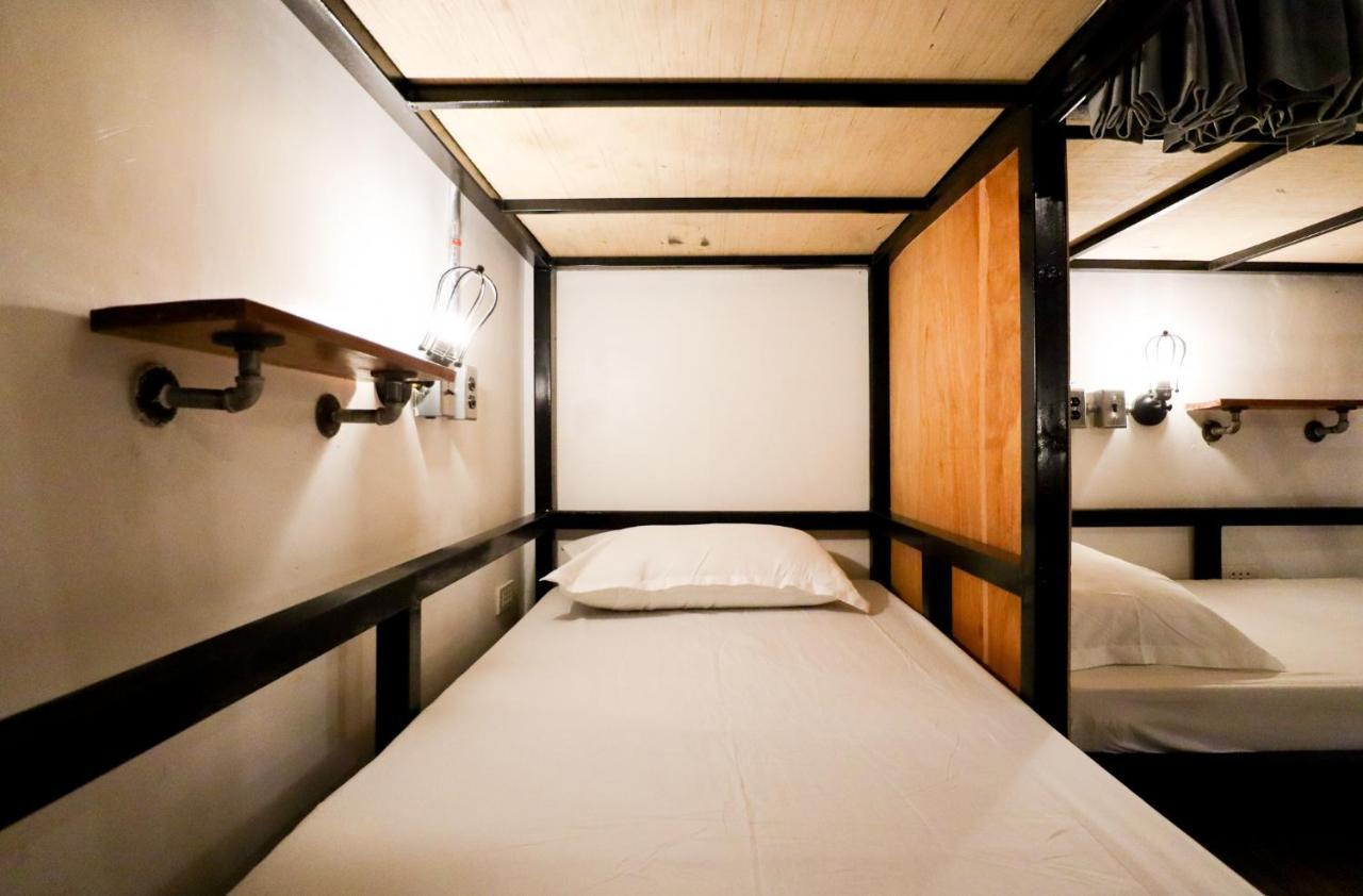 Ocean Breeze Hostel By Daily Sweet Moalboal Exteriör bild