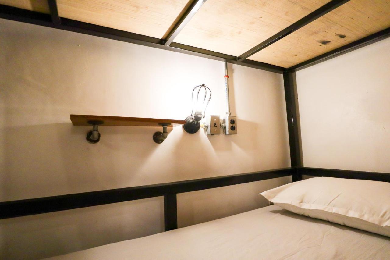 Ocean Breeze Hostel By Daily Sweet Moalboal Exteriör bild