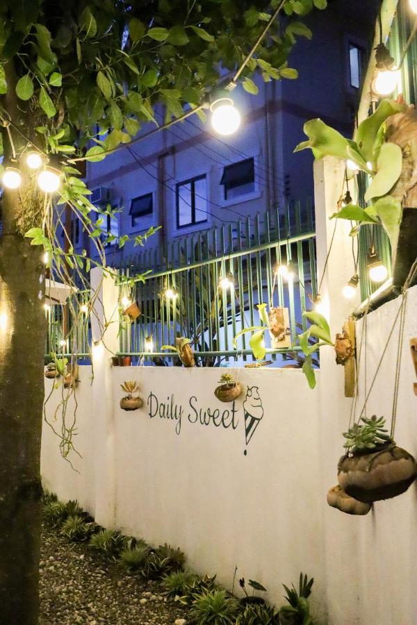 Ocean Breeze Hostel By Daily Sweet Moalboal Exteriör bild