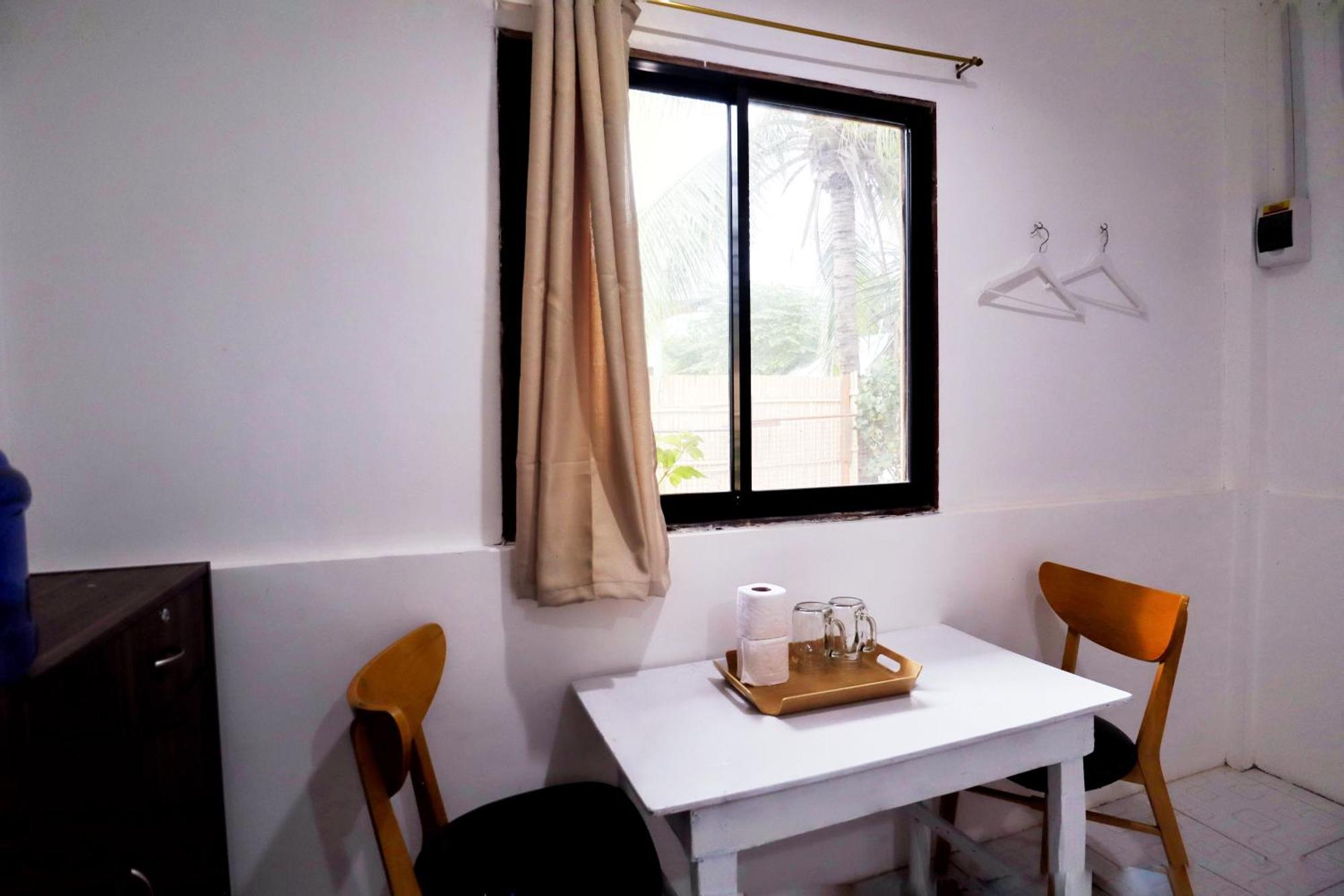 Ocean Breeze Hostel By Daily Sweet Moalboal Exteriör bild