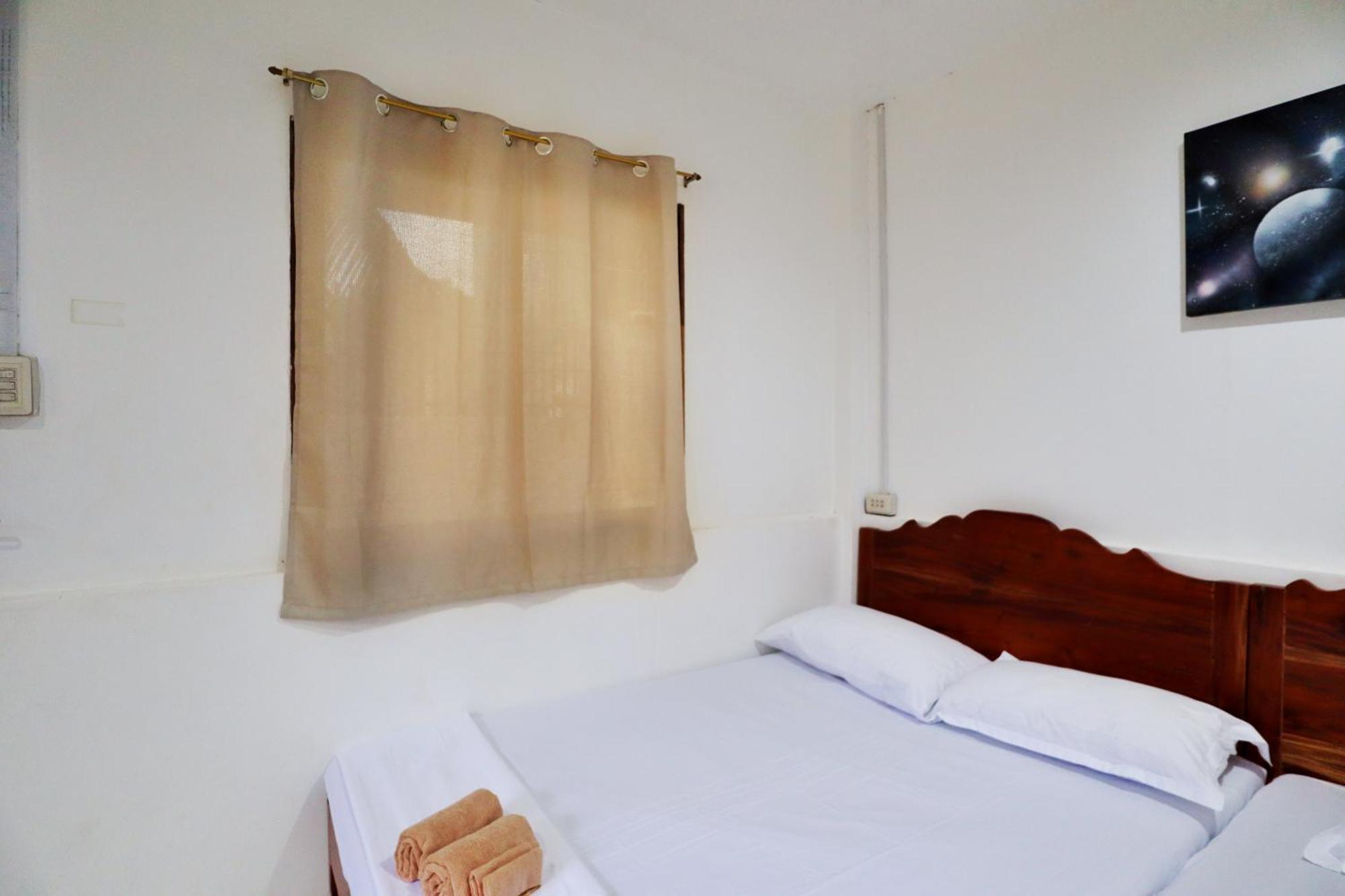 Ocean Breeze Hostel By Daily Sweet Moalboal Exteriör bild