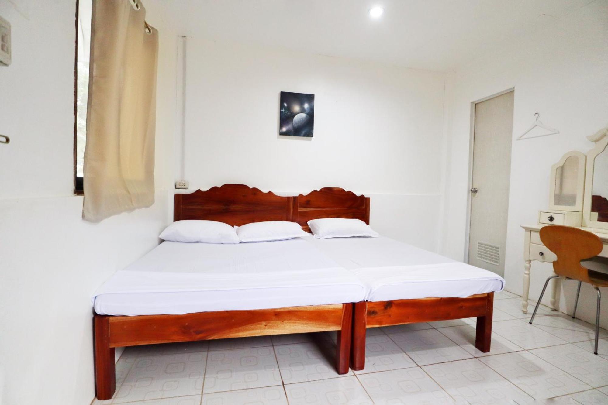Ocean Breeze Hostel By Daily Sweet Moalboal Exteriör bild