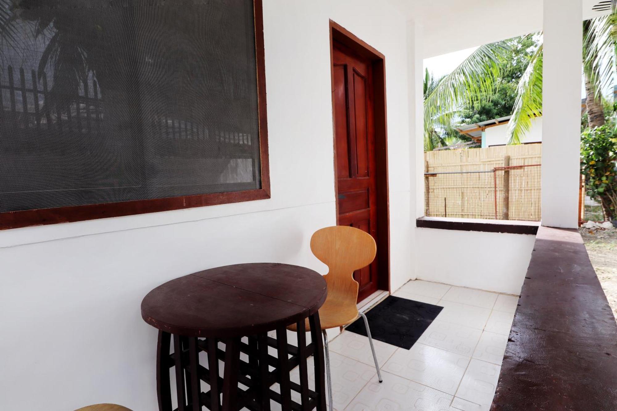 Ocean Breeze Hostel By Daily Sweet Moalboal Exteriör bild