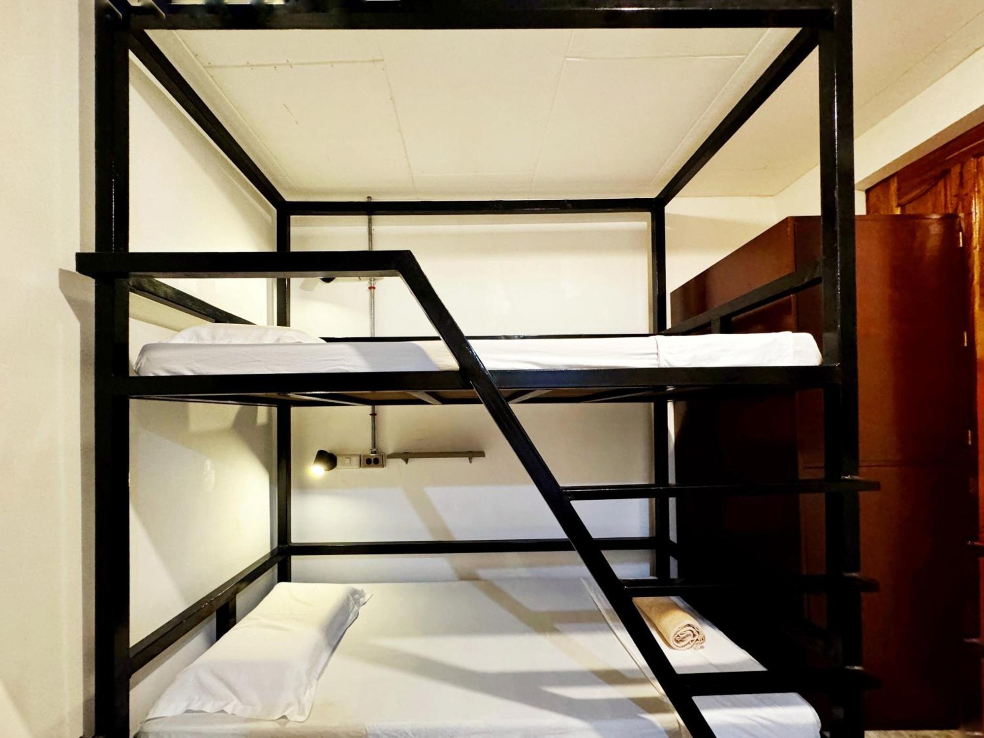 Ocean Breeze Hostel By Daily Sweet Moalboal Exteriör bild