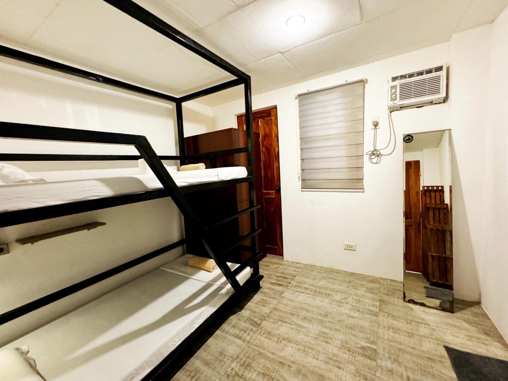 Ocean Breeze Hostel By Daily Sweet Moalboal Exteriör bild